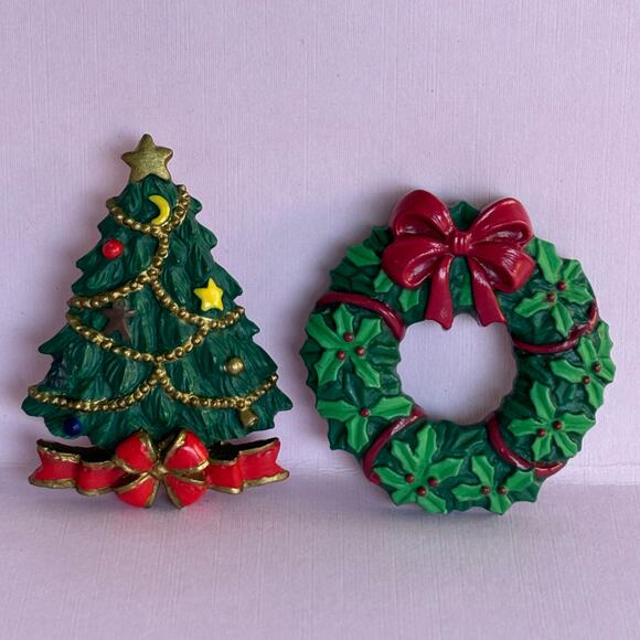 Vintage Christmas Tree and Wreath Resin Pins RUSS AGC - Picture 1 of 8